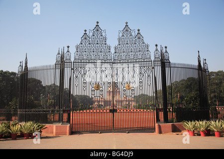 Portes de fer ornée de Rashtrapati Bhavan, Palais Présidentiel, New Delhi, Inde, Asie Banque D'Images