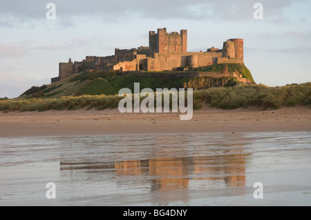 Château de Bamburgh en Northumbrie, England UK Banque D'Images