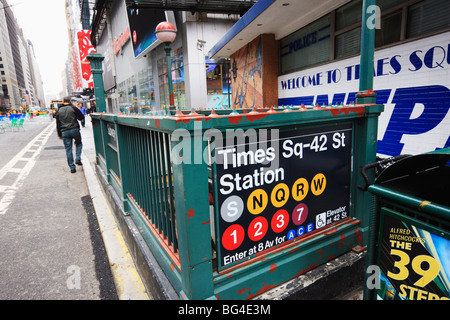 La station de métro de Times Square, Midtown, Manhattan, New York City, New York, États-Unis d'Amérique, Amérique du Nord Banque D'Images