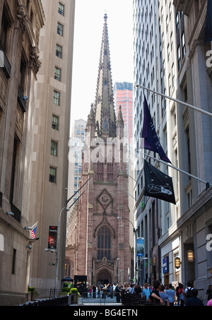 L'église Trinity, Broadway et Wall Street, New York City, New York, États-Unis d'Amérique, Amérique du Nord Banque D'Images