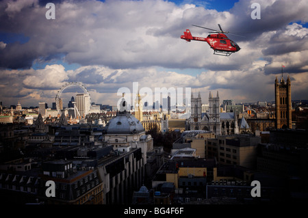 London air ambulance sur Westminster, Londres, Angleterre, Royaume-Uni, Europe Banque D'Images