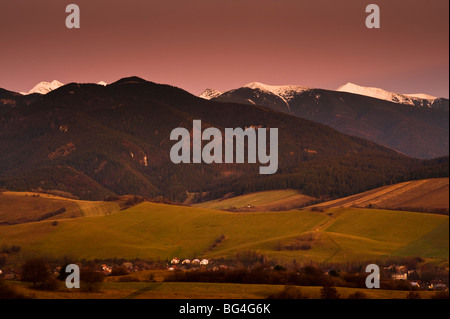 La Slovaquie, Liptov, à la fin de l'automne soir après le coucher du soleil Banque D'Images