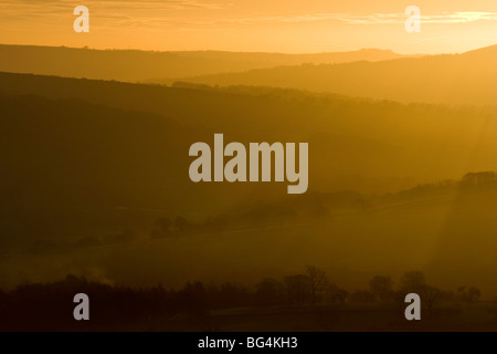 La vue de Embsay Moor, dans le Yorkshire du Nord, à l'égard Ilkley Moor dans la distance Banque D'Images