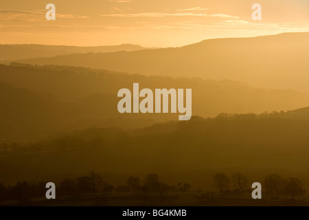 La vue de Embsay Moor, dans le Yorkshire du Nord, à l'égard Ilkley Moor dans la distance Banque D'Images