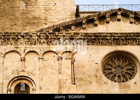 Détail de la cathédrale de Nîmes, Nîmes, France, Europe Banque D'Images