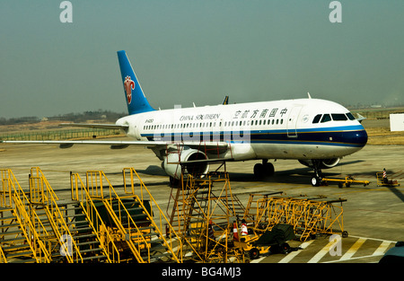 Les avions chinois dans un aéroport local en Chine. Banque D'Images