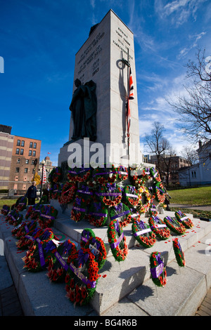 Le Jour du Souvenir au cénotaphe à Grand Parade au centre-ville de Halifax, en Nouvelle-Écosse. Banque D'Images