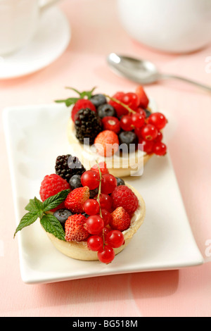 Tartelettes aux petits fruits. Recette disponible. Banque D'Images