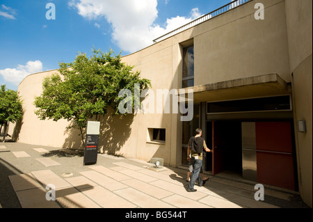 Les touristes à la Musée de l'apartheid. Johannesburg, Afrique du Sud. Banque D'Images