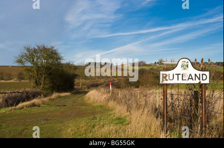 Sentier public sur la frontière de Northamptonshire, Angleterre et Rutland comté le plus petit Banque D'Images