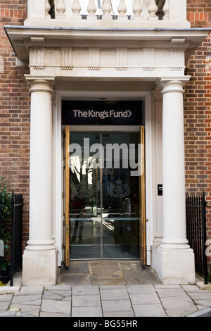 Le King's Fund office signe et porte, dans la région de Cavendish Square, Londres. UK. Banque D'Images