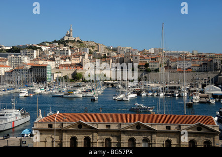 Vue sur la vieille ou vieux Port, port ou Port, Marseille ou Marseille, Provence, France Banque D'Images