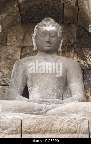 Bouddha en pierre au temple de Borobudur, à Java, en Indonésie Banque D'Images