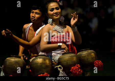 Dans les spectacles de danse de l'éléphant Surin annuel le Roundup. Banque D'Images