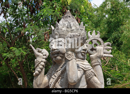 Une statue en pierre sculptée, Bali, Indonésie Banque D'Images