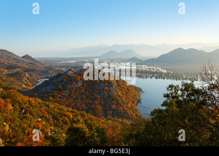 Le Parc National du lac de Skadar à l'automne Banque D'Images