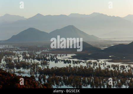 Le Parc National du lac de Skadar à l'automne Banque D'Images