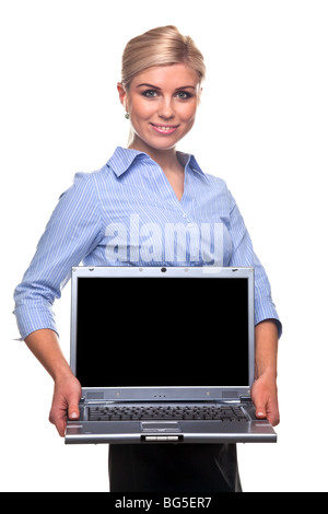Blond businesswoman holding un ordinateur portable avec un écran blanc pour ajouter votre propre message. Banque D'Images