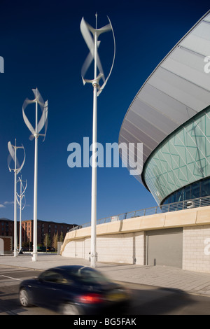 Eoliennes à axe vertical à l'extérieur de l'Echo Arena, Liverpool, Royaume-Uni Banque D'Images