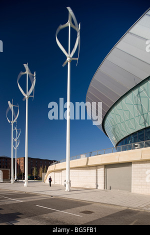 Eoliennes à axe vertical à l'extérieur de l'Echo Arena, Liverpool, Royaume-Uni Banque D'Images