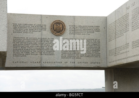 Mémorial de la Garde nationale à Vierville-sur-Mer construite sur blockhaus allemand WN72 qui a été placé pour couvrir l'une des sorties d'Omaha Beach Banque D'Images