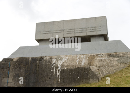 Mémorial de la Garde nationale à Vierville-sur-Mer construite sur blockhaus allemand WN72 qui a été placé pour couvrir l'une des sorties d'Omaha Beach Banque D'Images