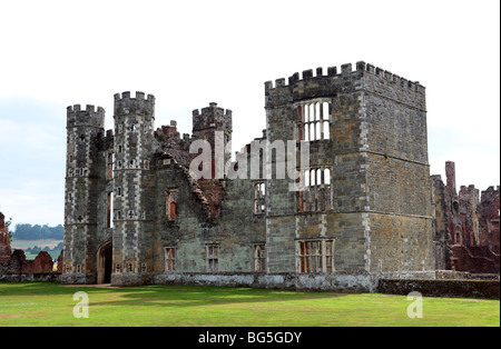 Ruines du château médiéval délabré dans la petite ville de Midhurst Banque D'Images