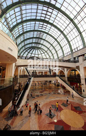 L'intérieur de la galerie marchande Mall of the Emirates, Dubaï, Émirats Arabes Unis Banque D'Images