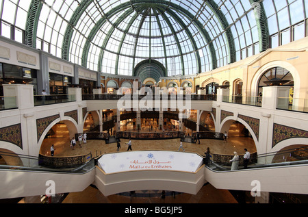 L'intérieur de la galerie marchande Mall of the Emirates, Dubaï, Émirats Arabes Unis Banque D'Images