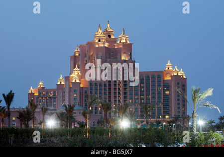 Hôtel Atlantis dans la soirée, Dubaï, Émirats Arabes Unis Banque D'Images