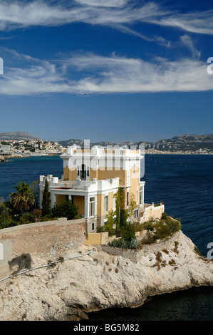 Haut de gamme, Maison de luxe ou Villa méditerranéenne néo-classique sur la pointe Endoume, Anse de Maldormé, la Corniche front de mer, Marseille France Banque D'Images