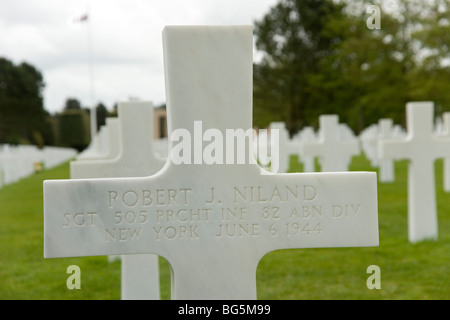 Tombe de Preston Niland l'un des deux frères qui ont inspiré le film Il faut sauver le soldat Ryan,Normandie Cimetière National Américain Banque D'Images