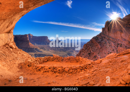 Lumière du soir sur False Kiva, Île dans le ciel, Canyonlands National Park, Utah Banque D'Images