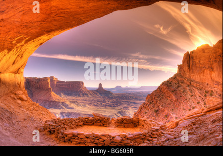 Lumière du soir sur False Kiva, Île dans le ciel, Canyonlands National Park, Utah Banque D'Images