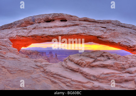 Lever de soleil sur Mesa Arch, Île dans le ciel, Canyonlands National Park, Utah Banque D'Images