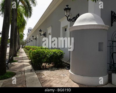 Vue de côté de l'immeuble La Princesa, Old San Juan, Puerto Rico Banque D'Images