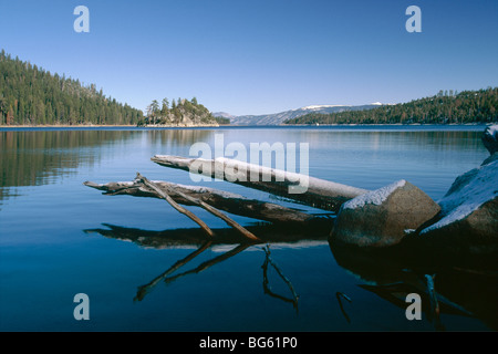 Low Angle View of Emerald Bay à l'hiver, Lake Tahoe, California Banque D'Images