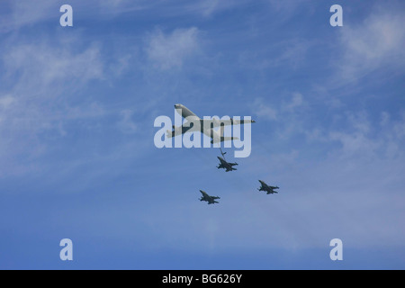 Israël, Tel Aviv, l'Armée de l'air show sur l'indépendance, l'avitaillement des avions F-16 Banque D'Images