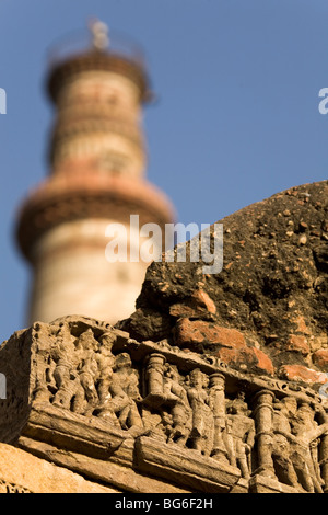 Dans les sculptures fleuri complexe Qutb Minar à Delhi, en Inde. Banque D'Images