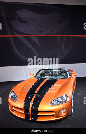 Une Dodge Viper SRT10 2010 (première mondiale) en 2009, la Auto Show de la Los Angeles Convention Center, Los Angeles, Californie. Banque D'Images