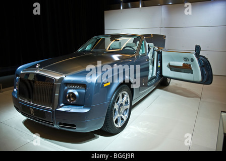 Une Rolls Royce Phantom Drophead coupé au Salon automobile de Los Angeles 2009 dans le Los Angeles Convention Center, Los Angeles, Californie. Banque D'Images