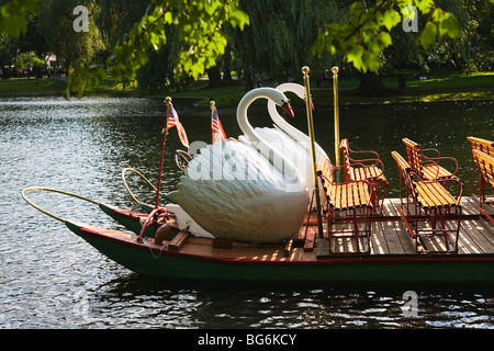 Swan Boats dans Boston Public Garden Banque D'Images