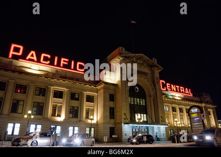 Pacific Central Station de nuit, Vancouver, British Columbia, Canada Banque D'Images