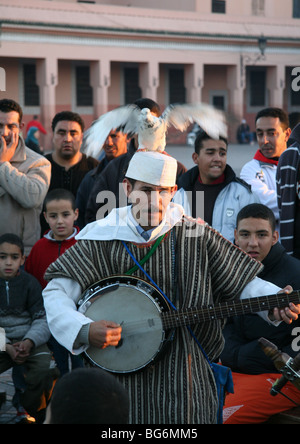 Artiste de rue @ Place Djmaa El Fna Banque D'Images