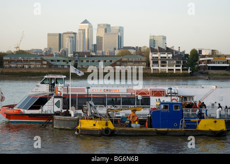 Bateau de croisière de la ville de Greenwich Pier, London England UK Banque D'Images