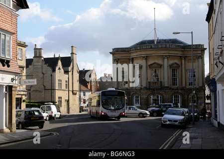 Devizes Wiltshire une ville du sud de l'Angleterre à la recherche en direction de l'hôtel de ville Banque D'Images