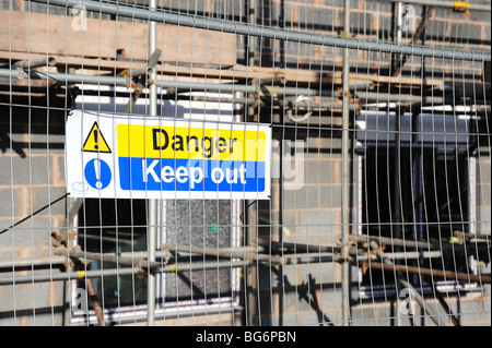 Garder hors de danger sign on construction site Banque D'Images