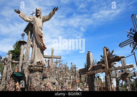 Jésus monument sur la colline des croix près de Siauliai, Lituanie ville Banque D'Images