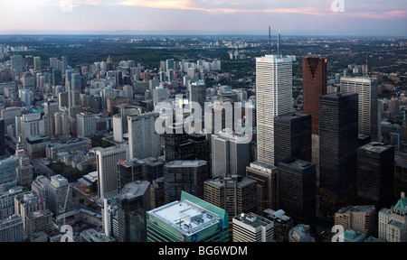 Vue panoramique de la ville de Toronto centre-ville, au crépuscule, en Ontario, Canada 2009. Banque D'Images