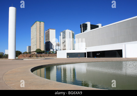 La bibliothèque nationale de l'architecte Oscar Niemeyer à Brasilia Banque D'Images
